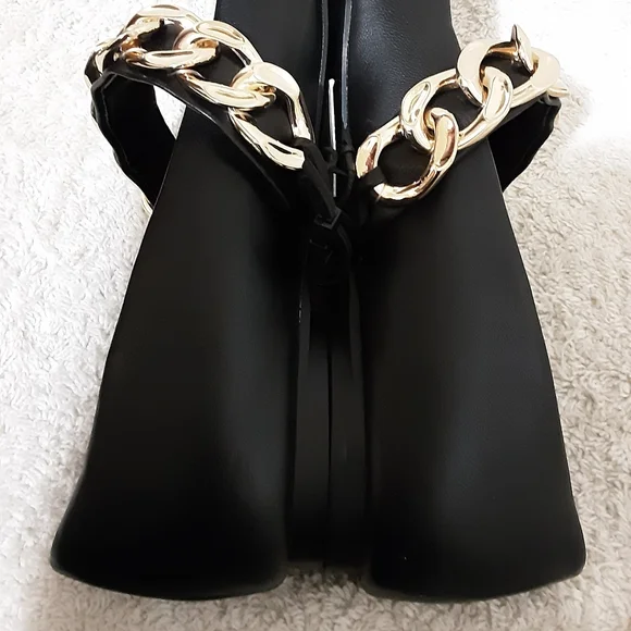 LEATHER BALLET FLATS WITH CHAINLow-heeled leather ballet flats with chain. - Picture 4 of 8